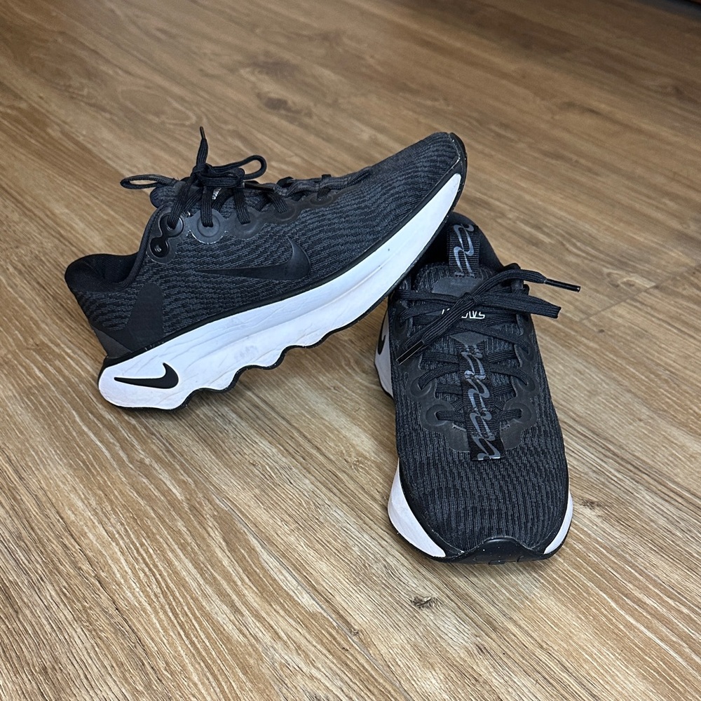 Nike Motiva Walking Shoes